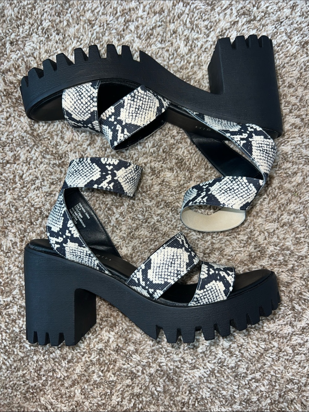 Madden Girl Black & White Snake-Print Platform Sandals- Worn once! Size 9! - Picture 2 of 12